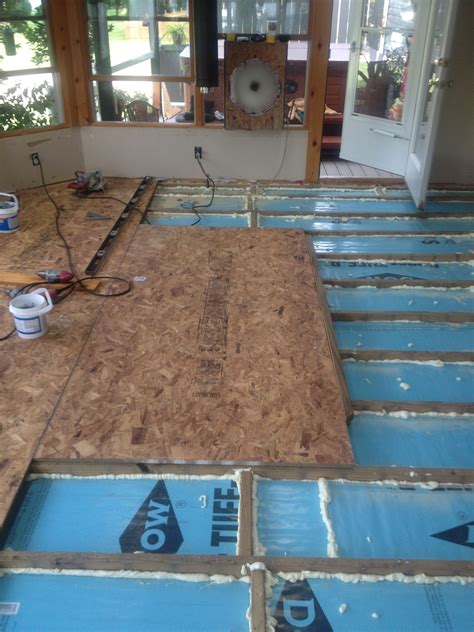 does insulation under mobile home floors cause mold