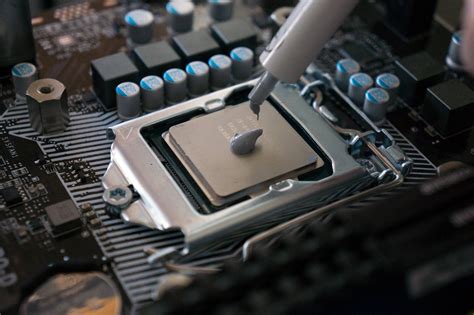 does intel cpus come with thermal paste