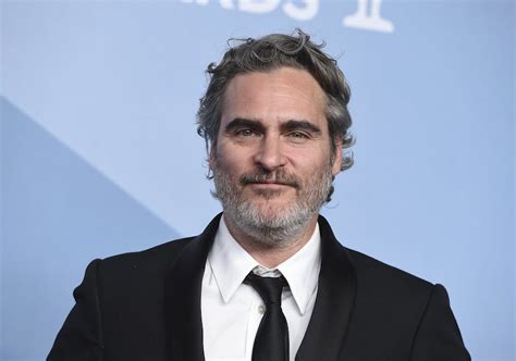 does joaquin phoenix have a cleft lip