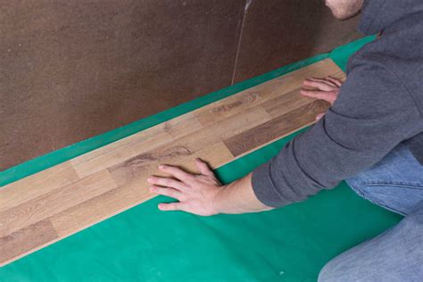 does laminate floor going in mobile home need vapor barrier