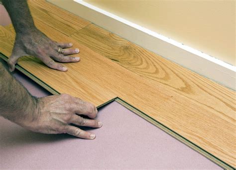 does laminate flooring expand in summer