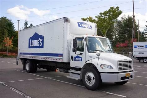 does lowe's rent trailers
