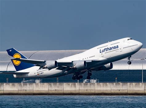 does lufthansa still fly 747