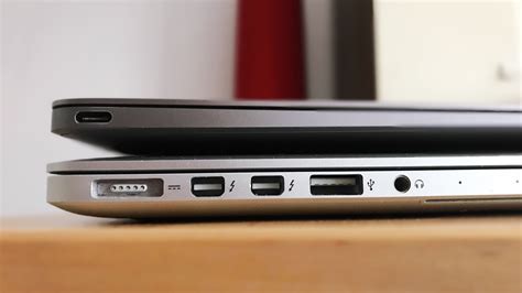 does macbook air has usb c port