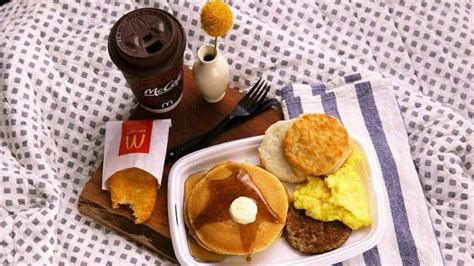 does mcdonald's serve breakfast all day long