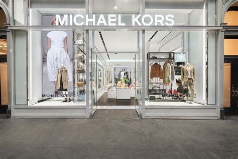does michael kors have an online outlet store