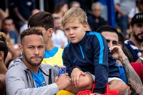 does neymar have a wife and kids