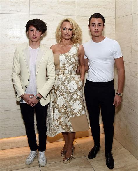 does pamela anderson have children