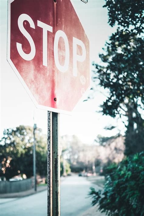 does paris not have stop signs