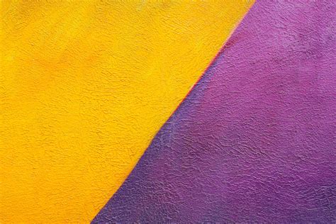 does purple go with yellow