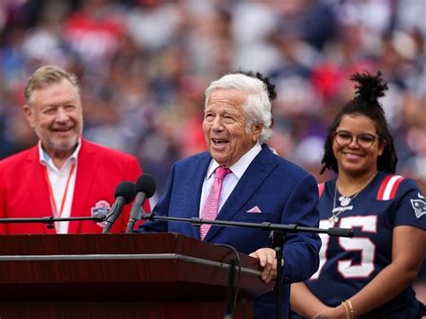 does robert kraft still own the patriots