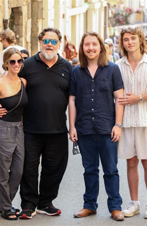 does russell crowe have children