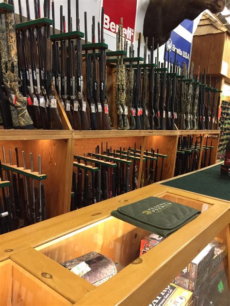 does sportsman's warehouse have a gun shop