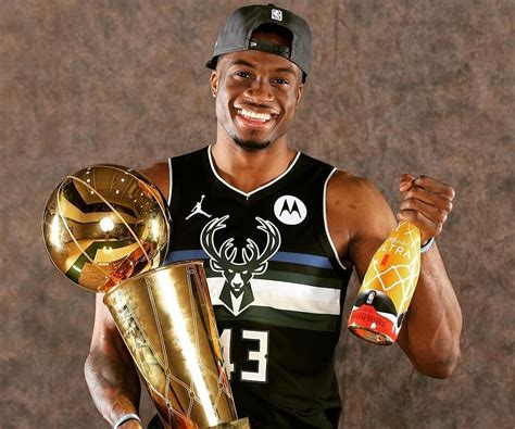 does thanasis antetokounmpo have a ring
