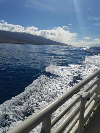 does the ferry still run from maui to molokai