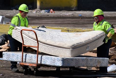 Does The Garbage Pick Up Mattresses