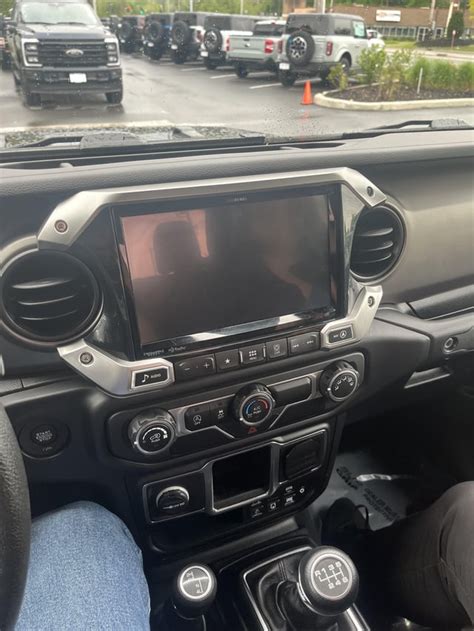 Does The Jeep Gladiator Have A Backup Camera