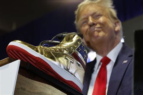 does trump have gold shoes