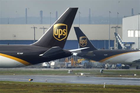 Does Ups Use Trucks Or Planes