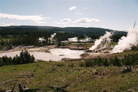 does yellowstone park close