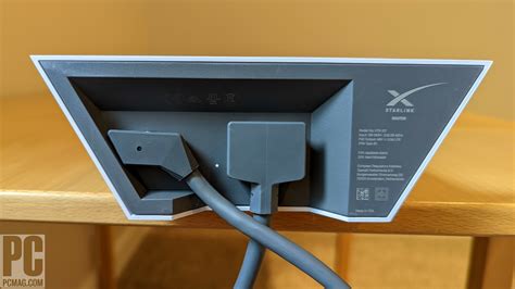 does your starlink router need power
