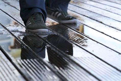 Does decking get slippery?