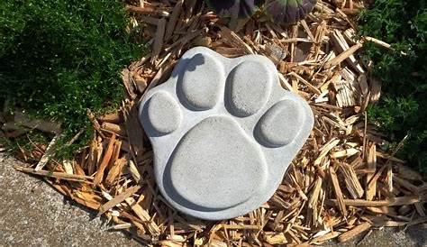 Paw print garden stone | Pet stones, Dog paw print, Stepping stones diy