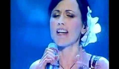 Dolores O'Riordan - Ave María - YouTube