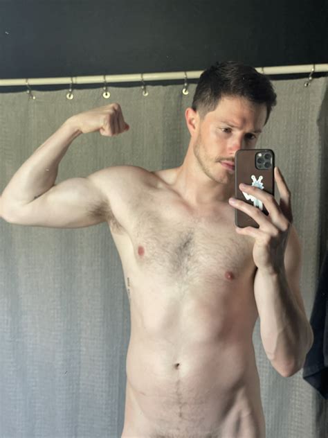 Dominick Whelton Biography