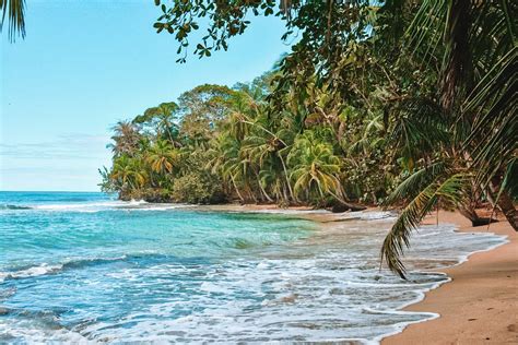 donde queda playa hermosa en costa rica