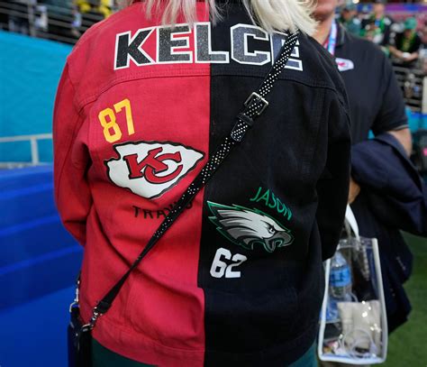 donna kelce super bowl outfit