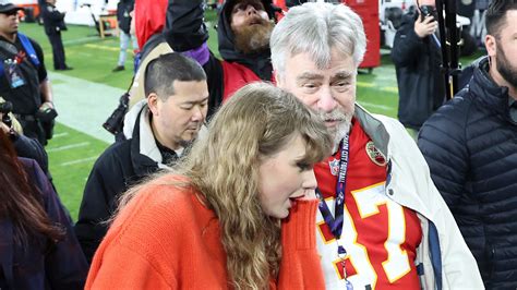 donna kelce taylor swift(00)