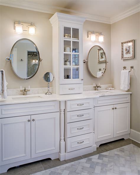 Double Vanity With Middle Storage