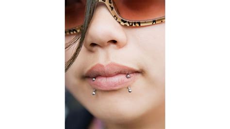 Double Vertical Labret