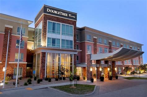 doubletree west fargo
