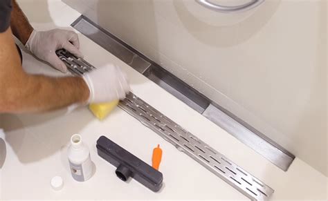 Douchegoot Schoonmaken