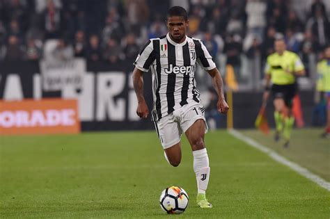 5 Facts Douglas Costa
