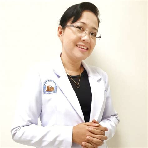 dr. Mandiri Nindiasari, SpM Rumah Sakit Santa Elisabeth Batam Kota