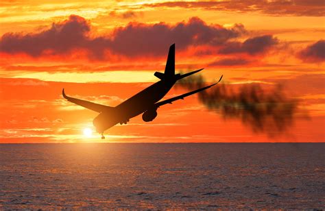 dream plane crashing into ocean