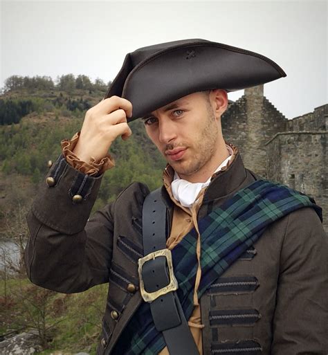 Noblesse Dreispitz Hut mit Feder