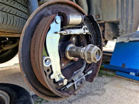 Drum Brake Lining Replacement