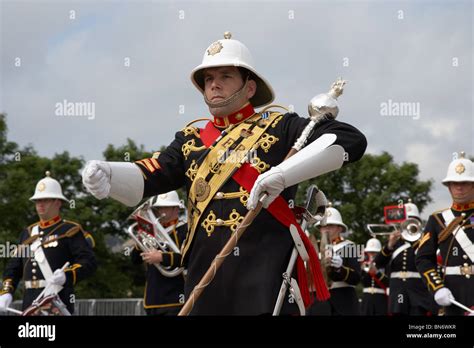 Drum Major Vs Leader