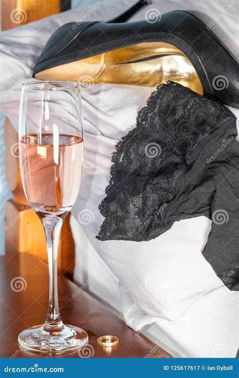 The Buzz on Drunk and Horny