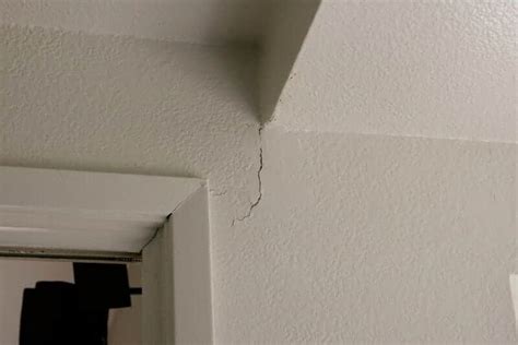 Drywall Edge Cracking