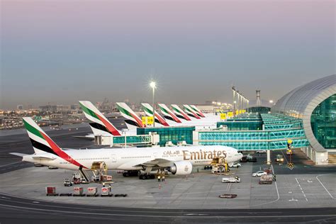 dubai airport how many flights per day