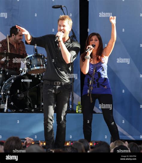 dvsx presents hillary scott