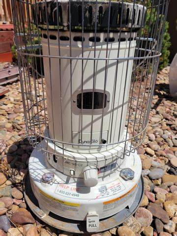 DynaGlo Delux Kerosene Convection Heater — 10,500 BTU, Model WK11C8