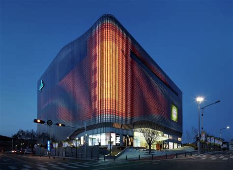 Louverwall has a transparent, dynamic and energy efficient façade