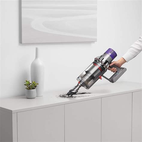 dyson cyclone v10 total clean vs absolute