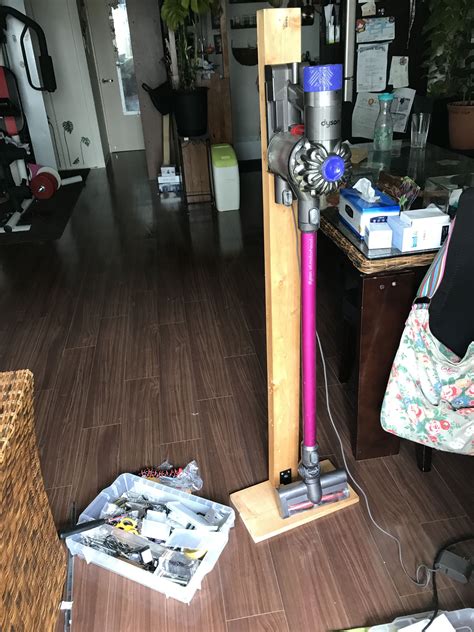 dyson outsize cordless vacuum stand